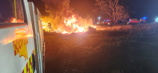 Grass and tyre fire, Parawa