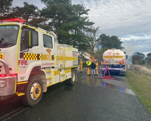 Tree fire, Torrens Vale from Yankalilla CFS