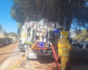 Wreckers yard fire, Coomandook from Cooke Plains CFS